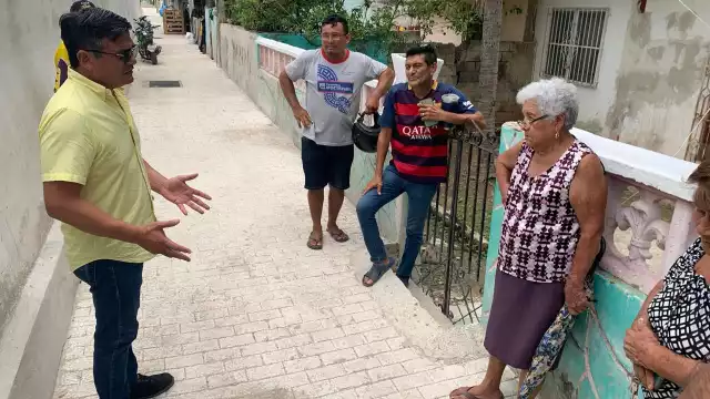 Vecinos de La Ermita, en Campeche, denuncian que las obras del Tren Ligero provocan inundaciones en sus casas.