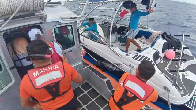 La embarcación tipo yate de nombre “LA COSITA”, se encontraba a la deriva tras quedarse sin combustible
