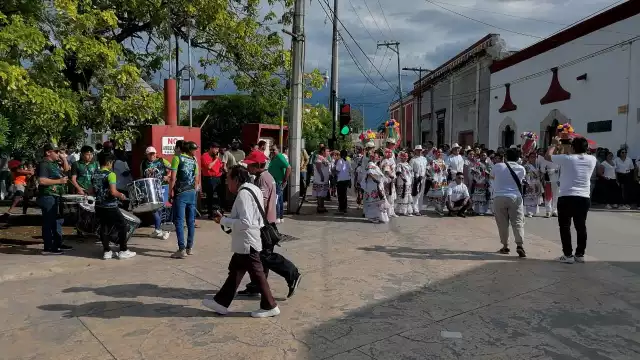 Claudia Sheinbaum fue recibida por decenas de pobladores de Motul