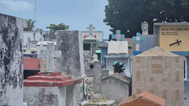 Usuarios reportaron un ataúd abierto en el cementerio antiguo del malecón.