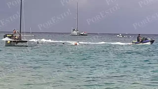 Diversas embarcaciones se encuentran ayudando en las labores de rescate luego de que una lancha se hundiera en Cozumel