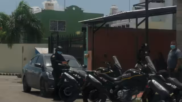 Al lugar llegaron 4 elementos policiacos que se hicieron cargo de la escena