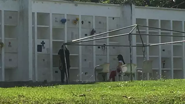 Con cariño, visitan a sus familiares