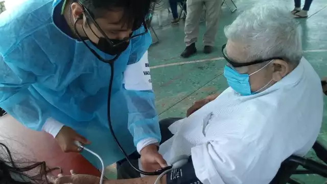 Adultos mayores vacunados sin reacciones adversas en Campeche