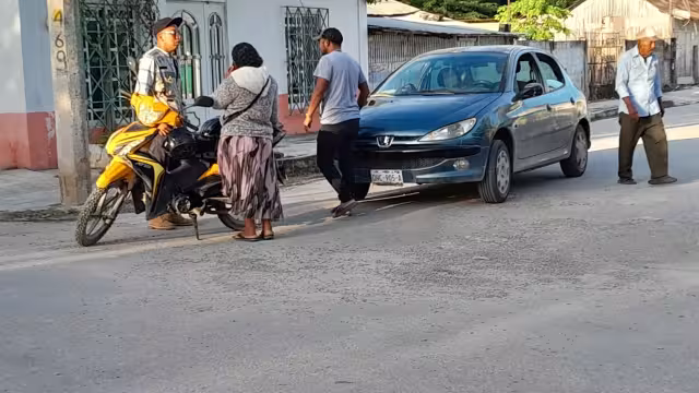 La mujer fue trasladada por el mismo conductor a un hospital