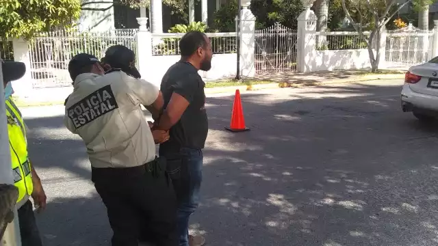 Elementos de la policía estatal detuvieron al golpeador y fue llevado a los separos