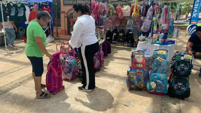 La Feria de Regreso a Clases 2025 se realiza en la Concha Acústica con más de 25 comerciantes locales.