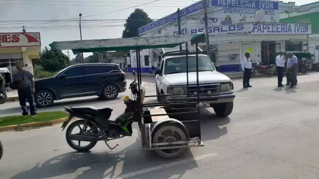 Una mujer y un menor resultaron lesionados en un accidente de mototaxi en la colonia Esperanza