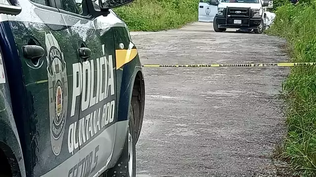 La mujer es trabajadora de construcción