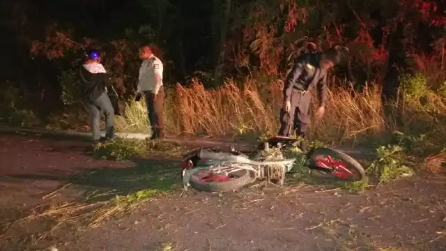Pareja derrapa en la carretera Motul-Cacalchén; el conductor habría estado alcoholizado