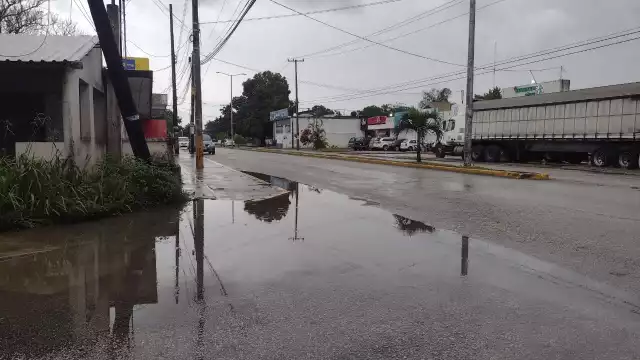 Algunas calles del municipio de Felipe Carrillo Puerto, en Quintana Roo, lucieron con acumulación de agua de lluvia este 30 de mayo
