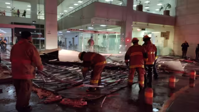 La estructura del Plafón se vino abajo debido al peso del agua de las lluvias fuertes que cayeron en Tecamac