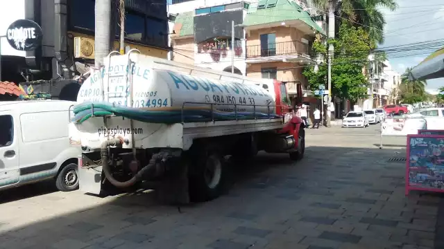 Los hoteleros y empresarios exigen que Aguakan resuelva los cortes del suministro del líquido en la zona turística de Playa del Carmen, ante la llegada de la Semana Santa