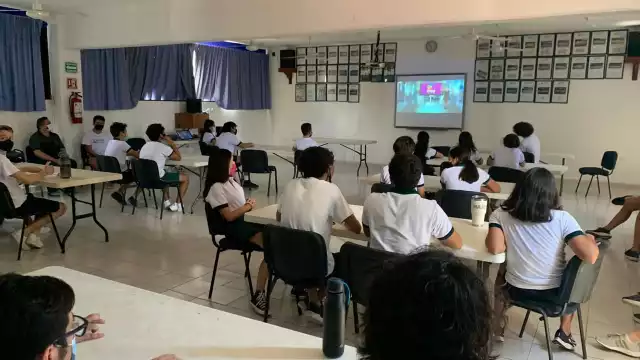 Participaron conocidos personajes como Sonia Aragón (Miss México), Paco Pizaña de Survivor, y Luis García 'el doctor'