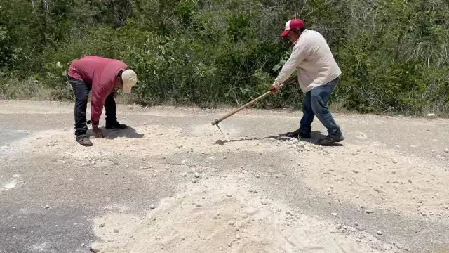 Rancho Sosa pide apoyo para reparar camino estatal hacia Santa Rosa Xtampak