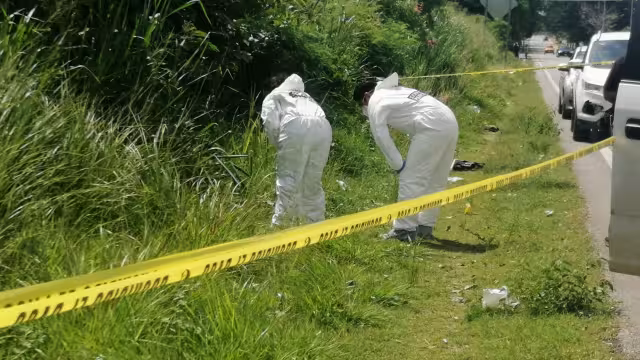 Fueron unos transeúntes que caminaba a la orilla de la calle quienes avisaron a las autoridades