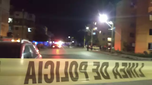 Cuando los paramédicos valoraron a las víctimas, una de ellas ya no contaba con signos vitales y la otra fue trasladada a un hospital