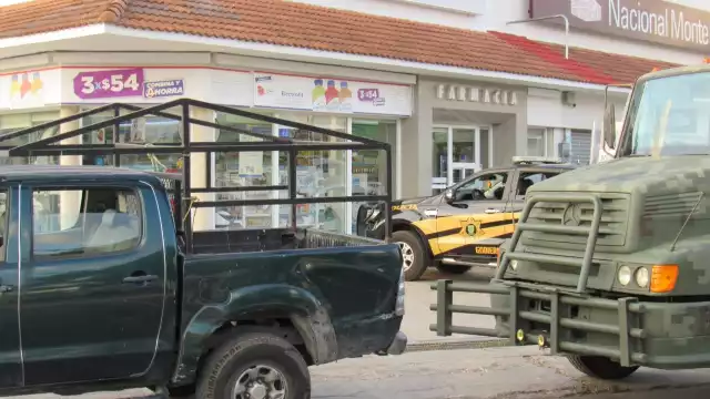 Debido al impacto, la defensa del camión quedó doblada
