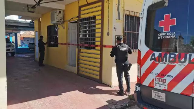 El propietario solicitó el permiso de la esposa a la que mantuvo en la línea telefónica todo el tiempo para ingresar con un duplicado de llaves al apartamento y esta le autorizó