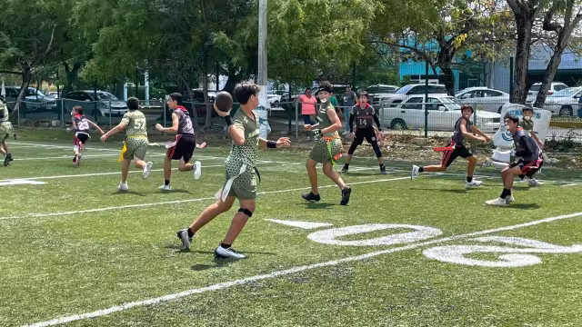 Los equipos se enfrascaron en un duelo de ida y vuelta durante el primer tiempo