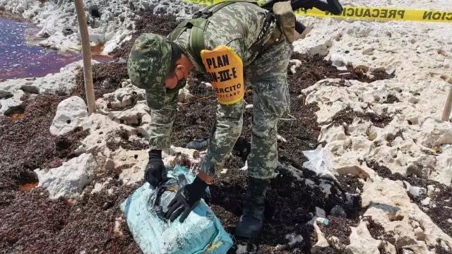 Los paquetes de droga fueron hallados recalados en la arena de Punta Molas, donde se confirmó que se trataba de un trasiego de droga
