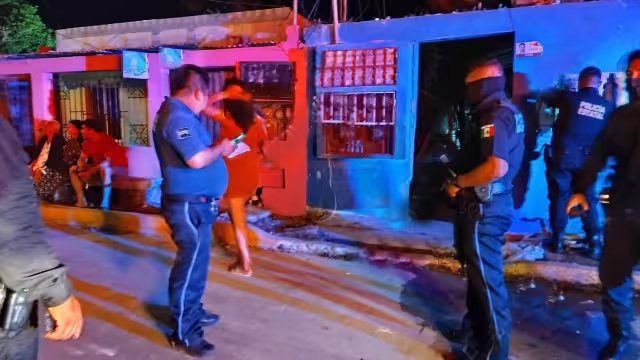 La policía acordonó la zona luego de ver el cuerpo