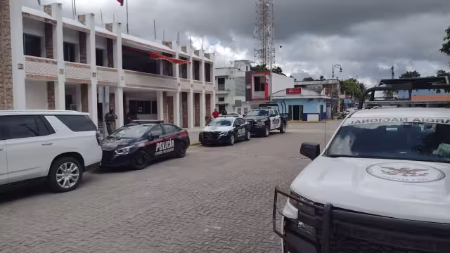 Diferentes cuerpos de seguridad discutieron a puert acerrada