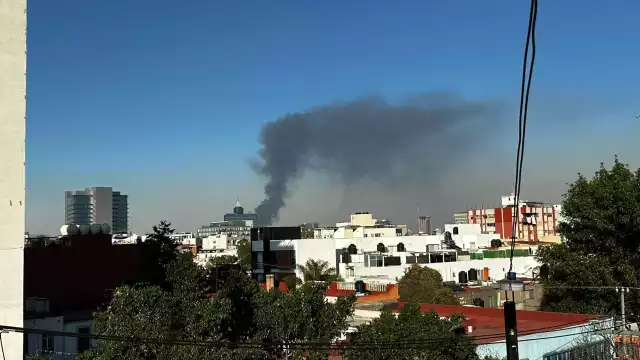 El incendio ha arrasado con la bodega en el Centro de la Ciudad de México