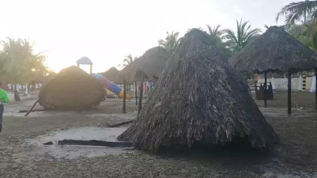 Fuertes lluvias y vientos destruyeron gran parte del inmobiliario de Playa Bonita