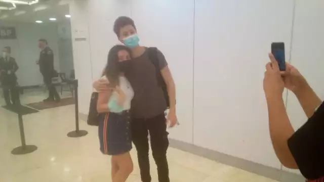 Más de 25 chicas fueron las que sorpresivamente se acercaron al creador de contenido