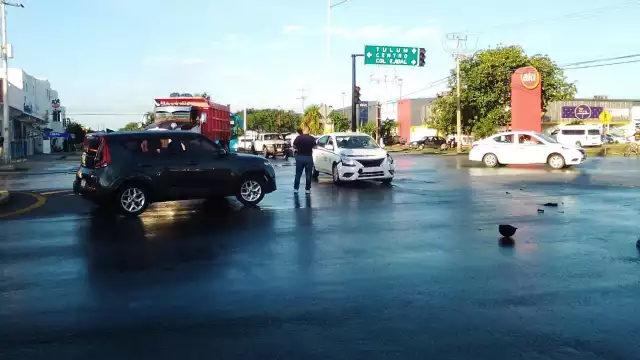 Los involucrados aseguran que tenían permiso, según el semáforo, para continuar su marcha