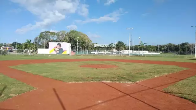 Con estas labores se da un impulso a la práctica del softbol y béisbol infantil en Bacalar