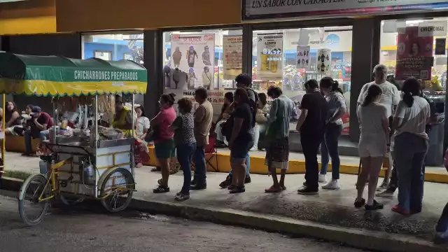 Ciudadanía se vuelca en apoyo a pareja de adultos mayores en la colonia Volcanes