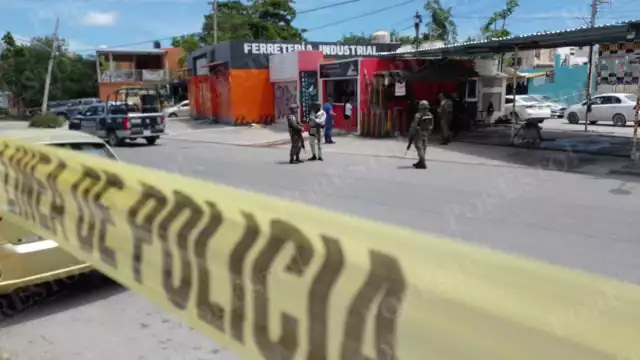 La víctima quedó dentro de su carnicería, cuyos alrededores fueron acordonados por policías en la Región 97 de Cancún