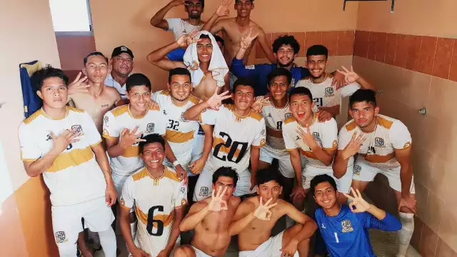 En los minutos finales, el representativo de Campeche se fue con todo al ataque buscando el empate, sin embargo no logró hacer frente