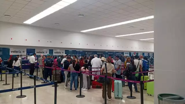 El vuelo programado para las 7 horas despegó después de las 10 de la mañana