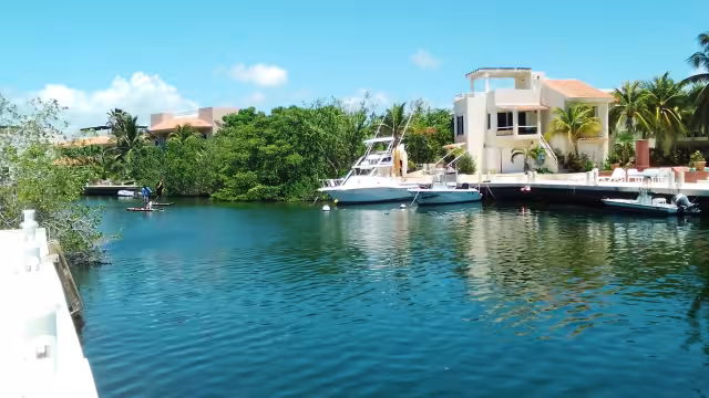 Residentes consideran que se debe prohibir el ingreso de embarcaciones