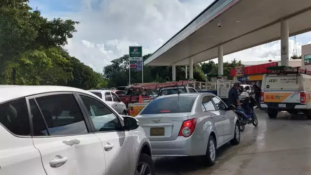 La Profeco informó que hubieron gasolineras que no calibraron sus bombas. Foto ilustrativa: Víctor Rodríguez