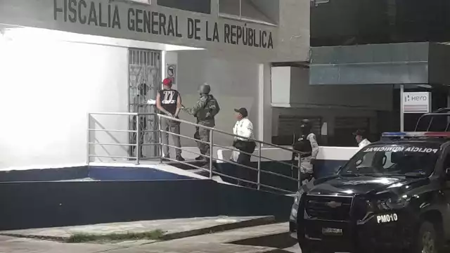 Detienen a Vladimir Zúñiga cuando transportaba a seis migrantes cubanos en Candelaria