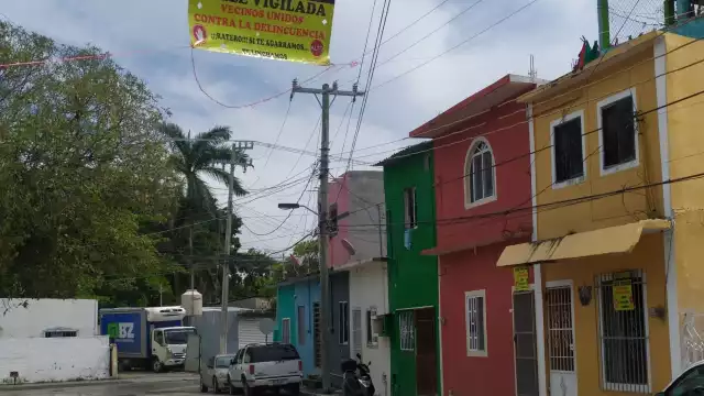 Los colonos se organizaron a través de sus celulares Foto: Juan García