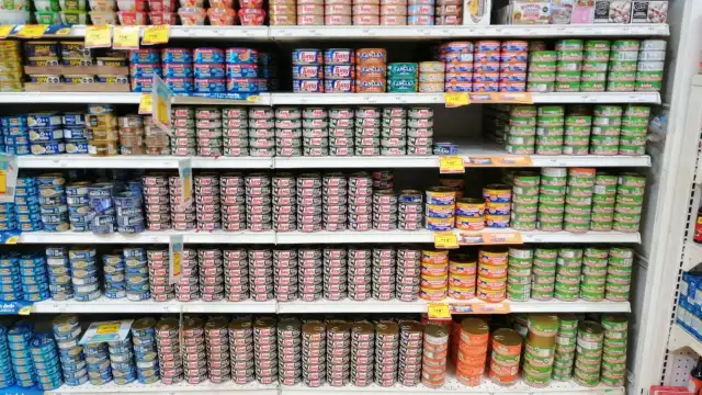 Las familias optan por comprar productos marinos