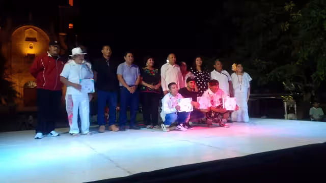 Participación los raperos  conocidos pa'al k'iin  Chepe Yucatán .y Hermenegildo Yah con canciones y adivinanzas en maya