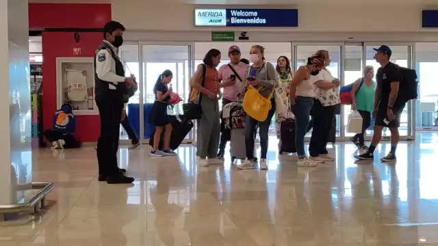 Los pasajeros tuvieron que caminar hasta la avenida Internacional, pero ya ahí, no se les prestó el servicio