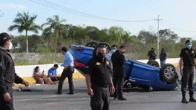 En el lugar se encuentran agentes de la Policía Municipal de Conkal y de la Secretaría de Seguridad Pública