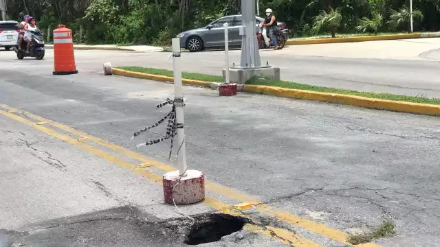 El socavón se formó por corrientes de agua y ojos de agua en la zona, aseguró personal de Proyección Civil de Cozumel