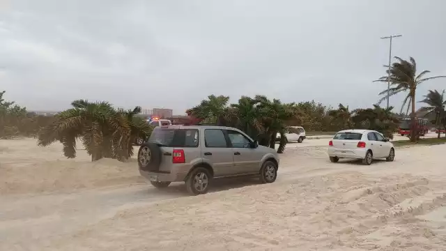 La arena cubrió un tramo de alrededor de 500 metros en ambos carriles de la circulación. Foto: Jazmín Rodríguez