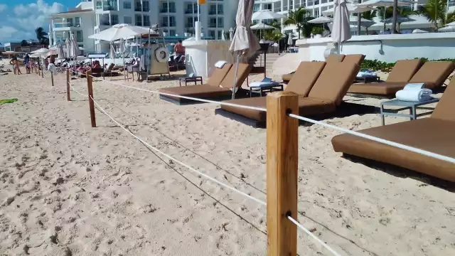 La Ley de Bienes Nacionales obliga a los hoteles a respetar ciertos metros de playa frente a sus edificios, y permitir el libre acceso de personas