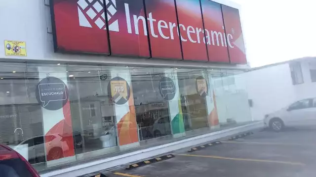 Al lugar llegaron agentes ministeriales, y aún no se sabe el paradero de los delincuentes. Foto: Rafael García