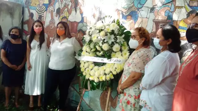 La placa de este mural formaba parte del ayuntamiento de Cozumel en el trienio de 1990 1993