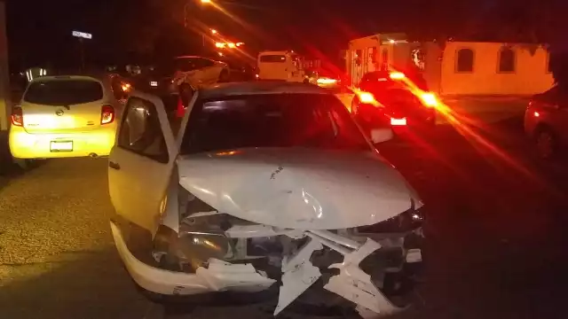 El auto sufrió varios daños po el impacto